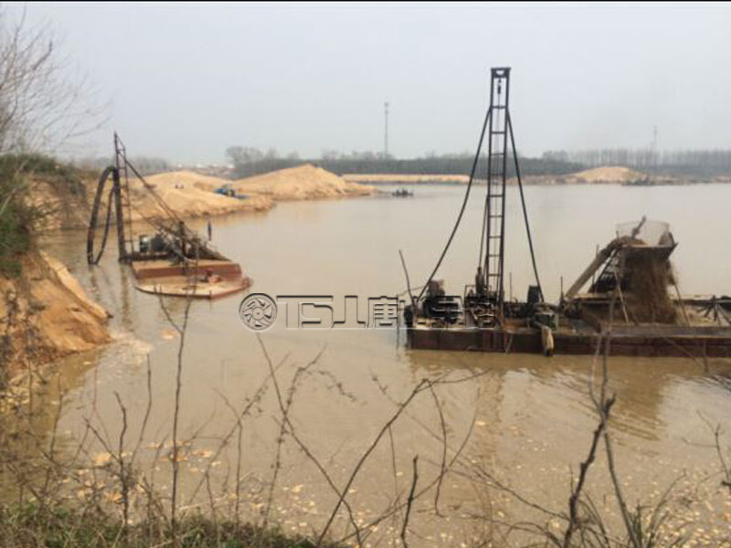 無節(jié)制開采河沙，河堤受損嚴(yán)重