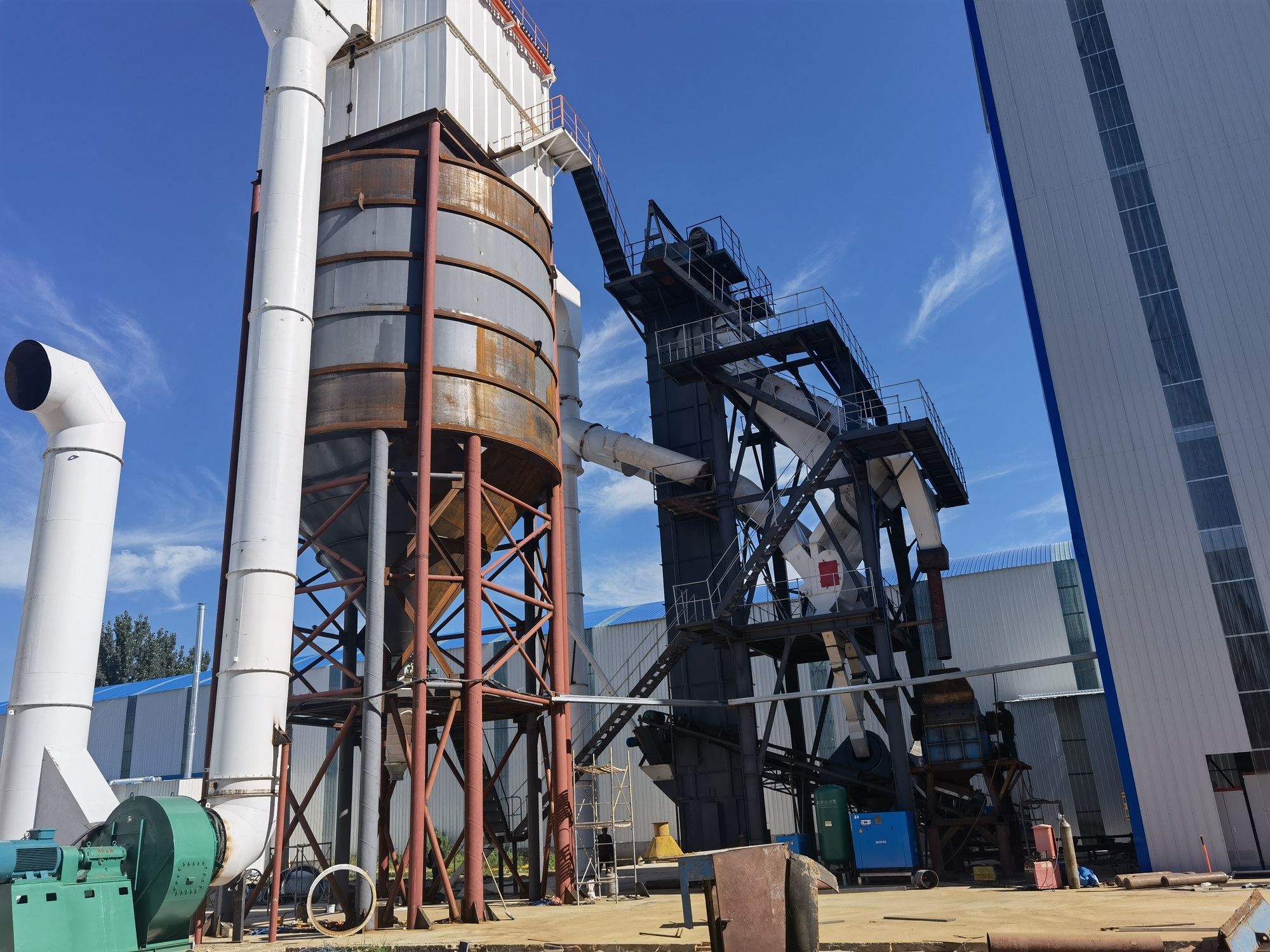 機(jī)制砂如何生產(chǎn)？干法和濕法制砂有什么區(qū)別？